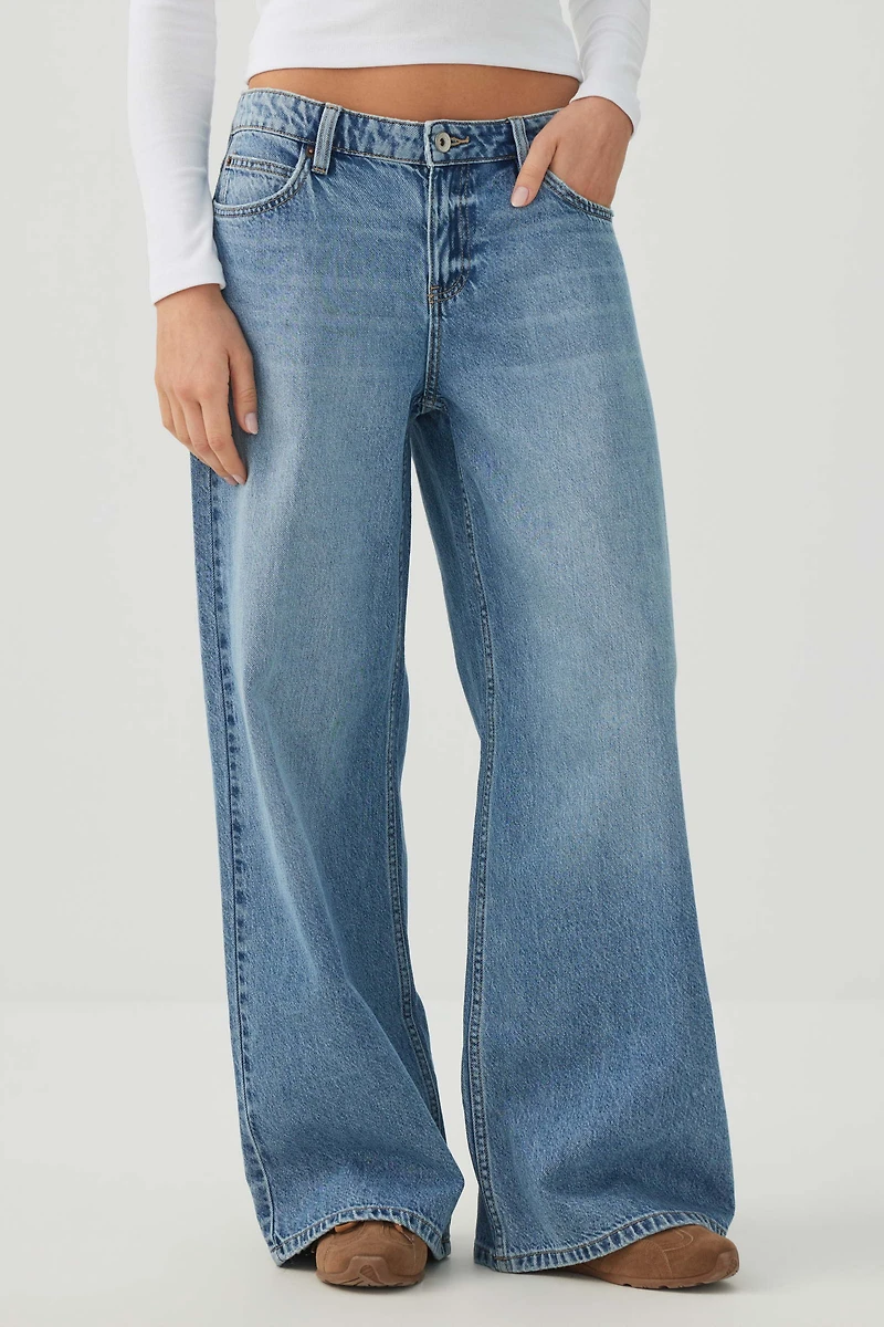 Jean large et taille basse coupe Relâche