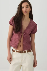 Haut noué à broderie anglaise
