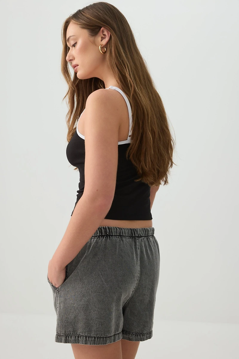 Short taille mi-haute en denim à poches plaquées