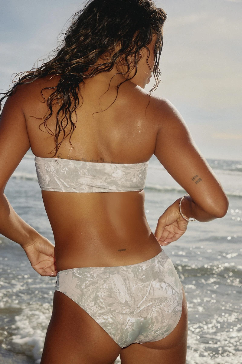 Bas de maillot couvrant feuillage