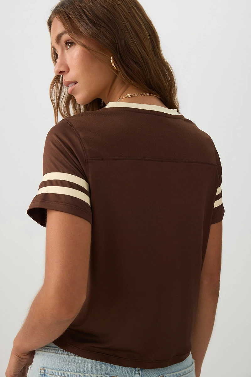 T-shirt sport en maille à col V