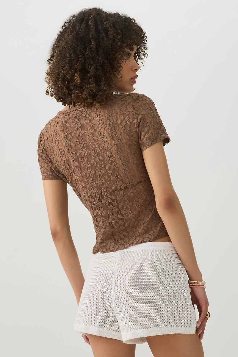 Haut boutonné en dentelle