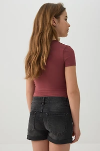 Short à bords roulés en denim
