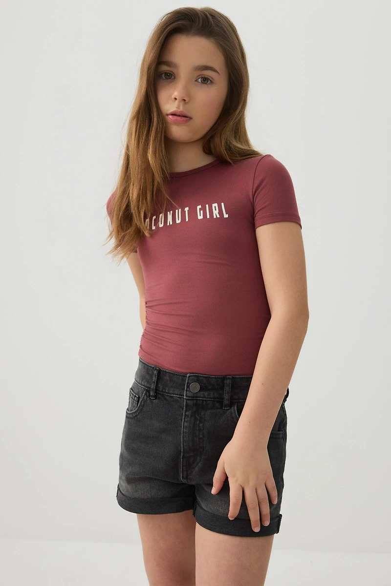 Short à bords roulés en denim