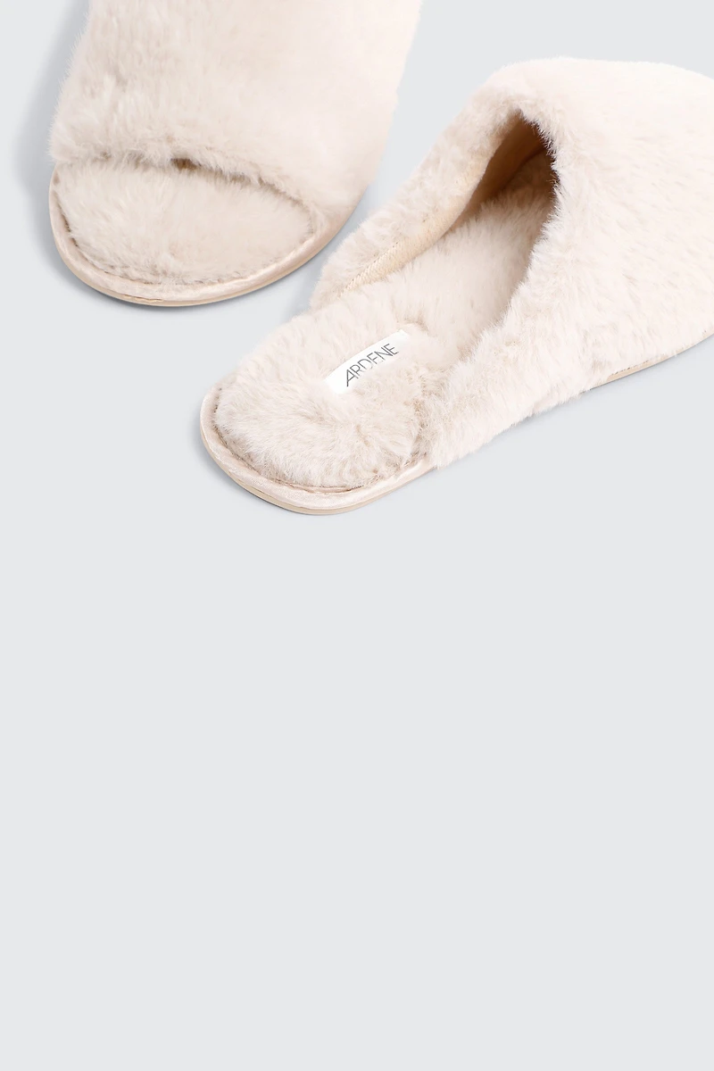 Pantoufles en fausse fourrure