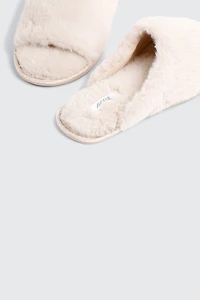 Pantoufles en fausse fourrure
