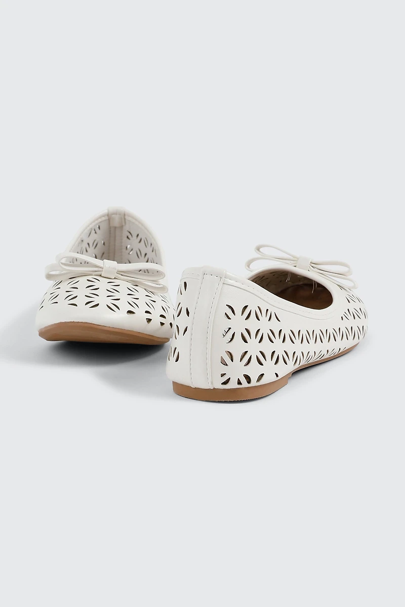 Ballerines à bout rond et motif découpé