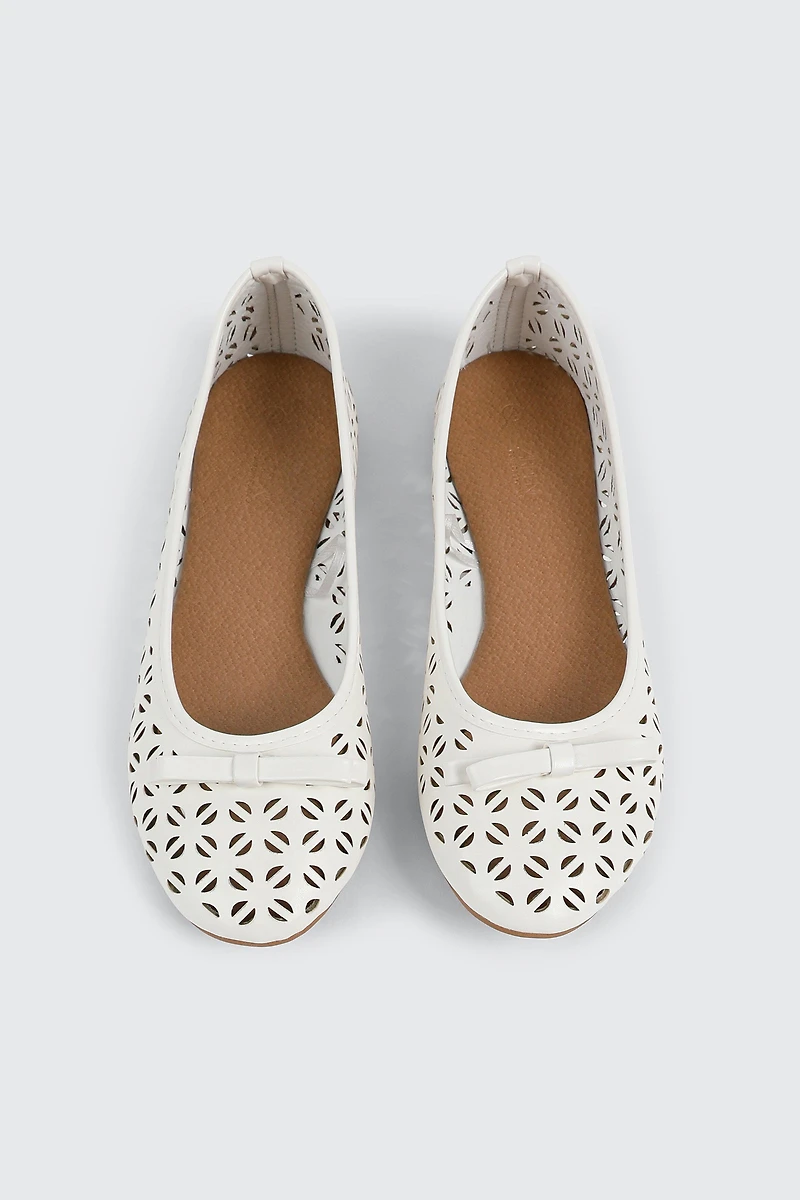 Ballerines à bout rond et motif découpé