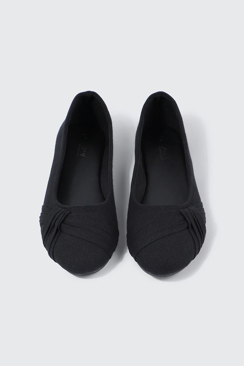 Pleated Round Toe Ballet Flats
