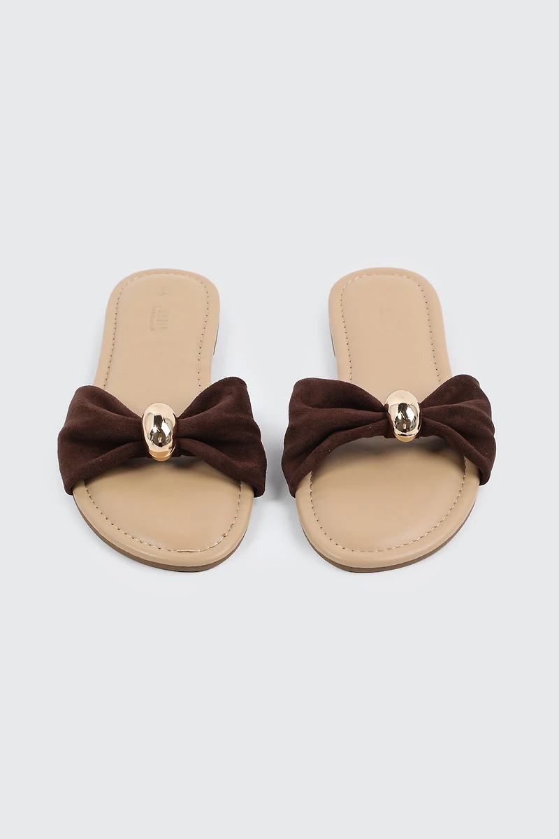 Flat Sandals with Gold Ornament