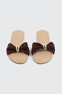 Flat Sandals with Gold Ornament