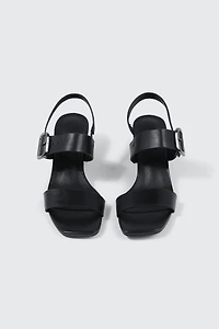 Sandales à talon bloc et sangle sur boucle