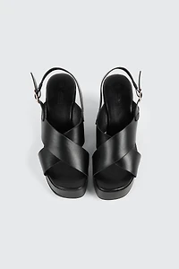 Sandales croisées à talon compensé