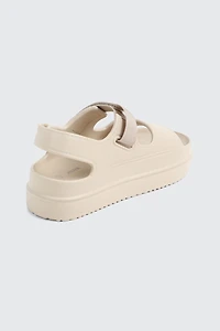 Sandales légères volumineuses
