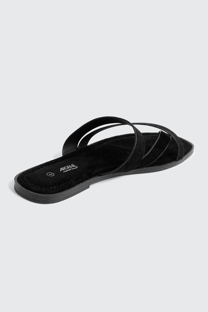 Sandales à brides asymétriques et bout carr