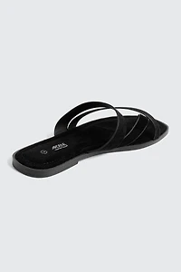 Sandales à brides asymétriques et bout carr