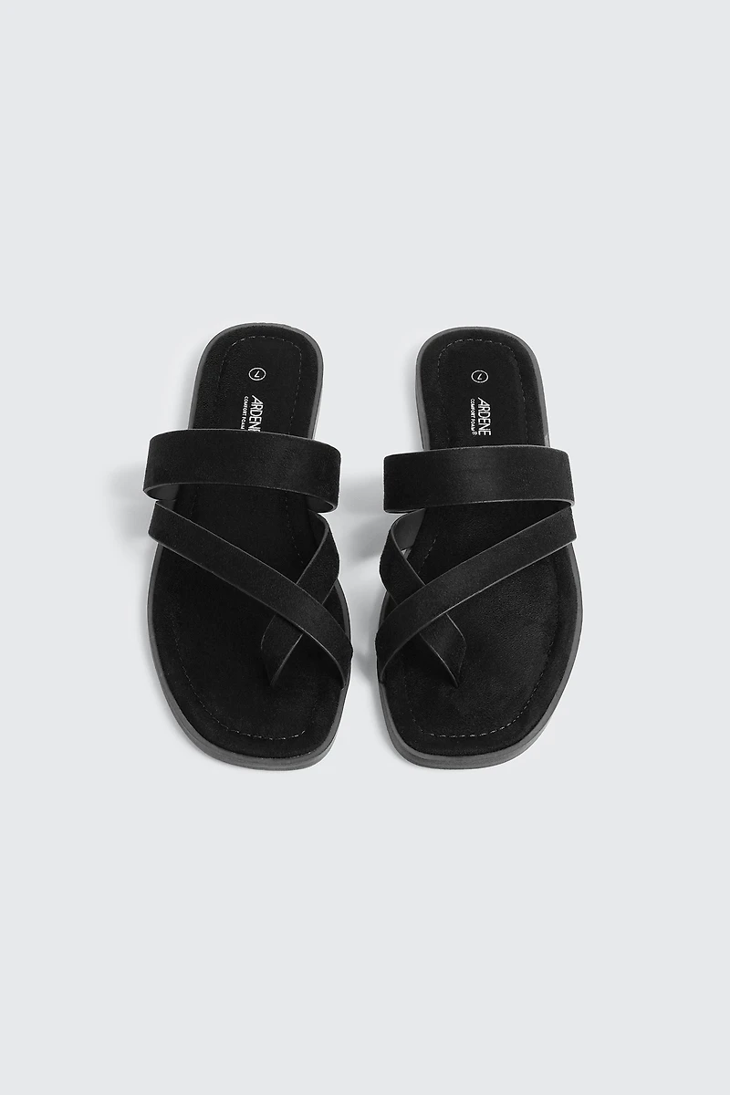 Sandales à brides asymétriques et bout carr