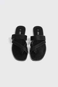 Sandales à brides asymétriques et bout carr