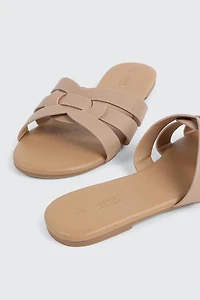 Sandales à brides tressées