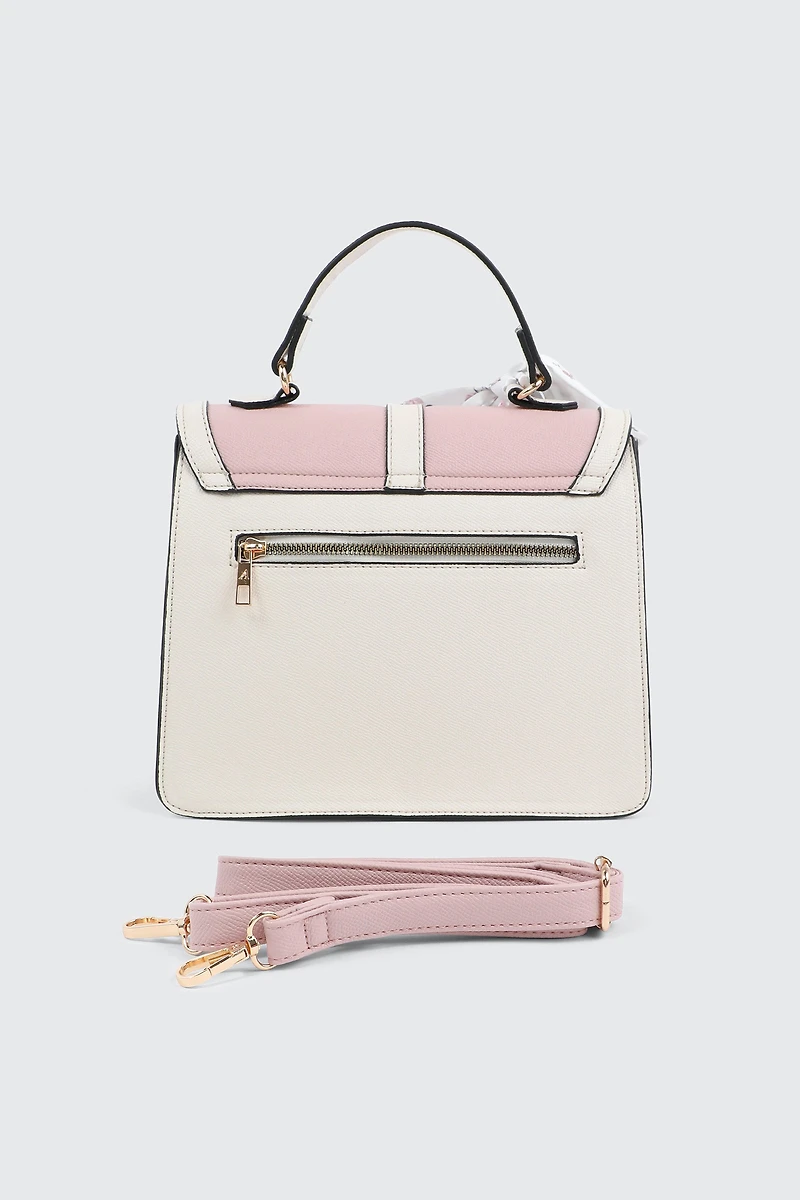 Sac carré à poignée et détail de foulard
