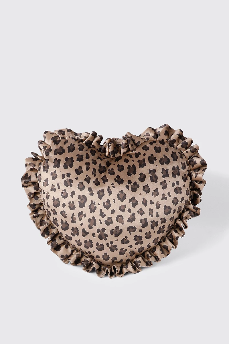 Coussin en velours léopard en forme de cœur