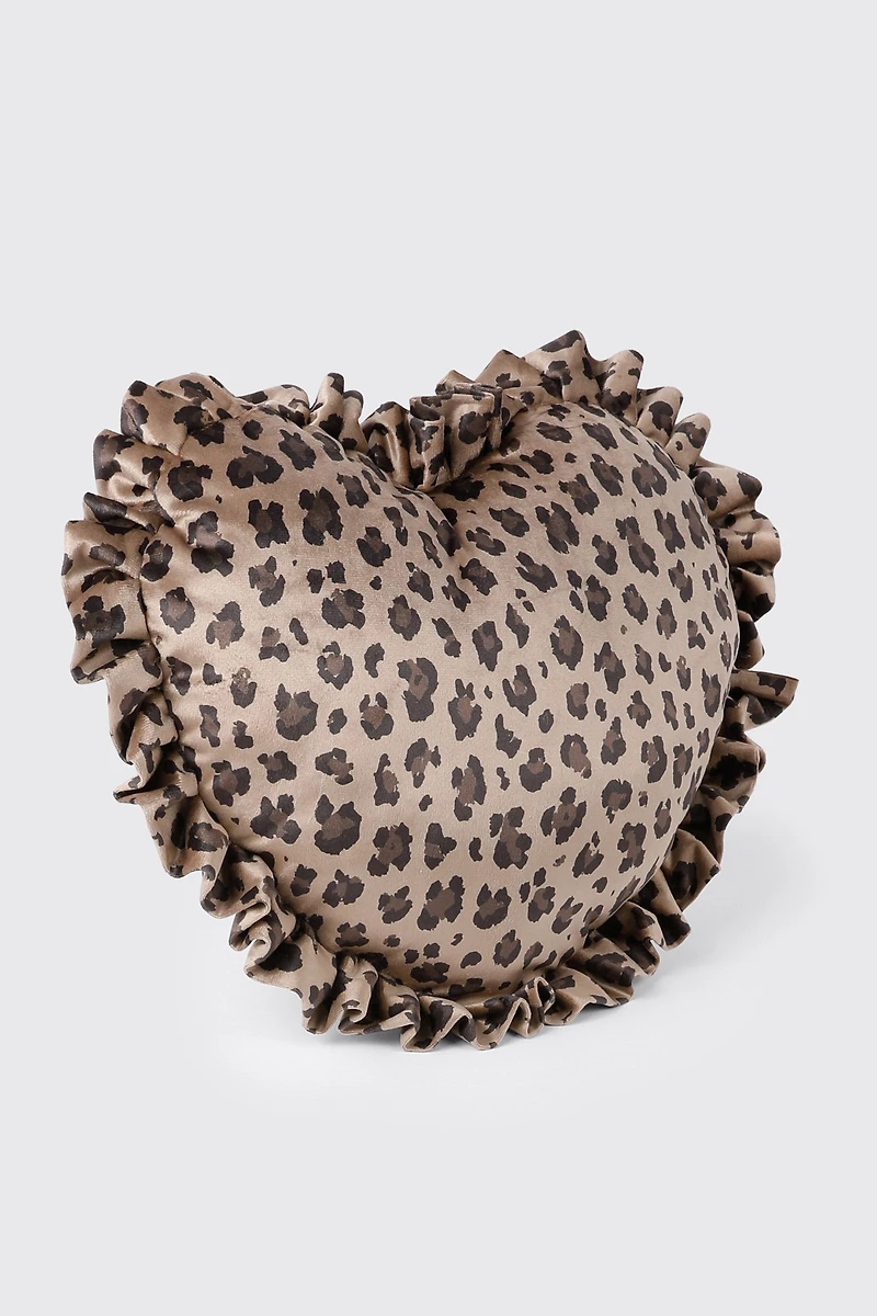Coussin en velours léopard en forme de cœur