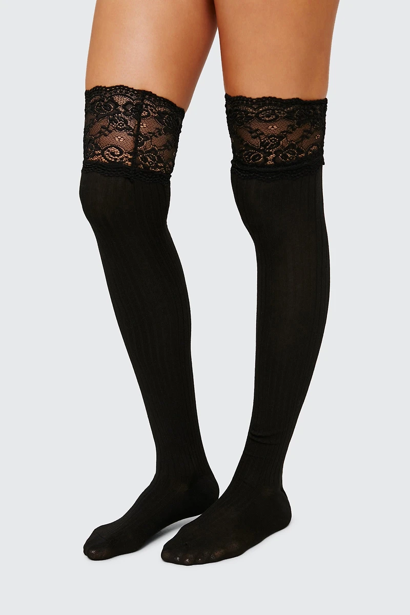 Chaussettes aux genoux avec dentelle