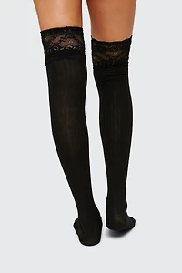 Chaussettes aux genoux avec dentelle