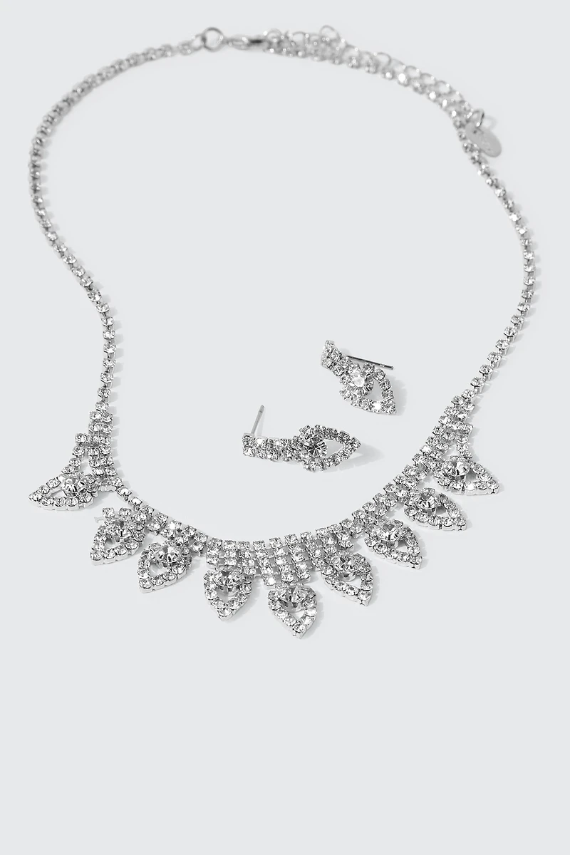 Ensemble collier et boucles d'oreilles à strass