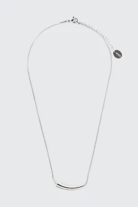 Collier à breloque courbée en acier inoxydable