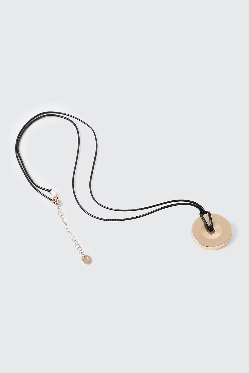 Collier à cordon et pendentif rond