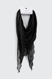 Foulard triangulaire satiné à bordure de dentelle