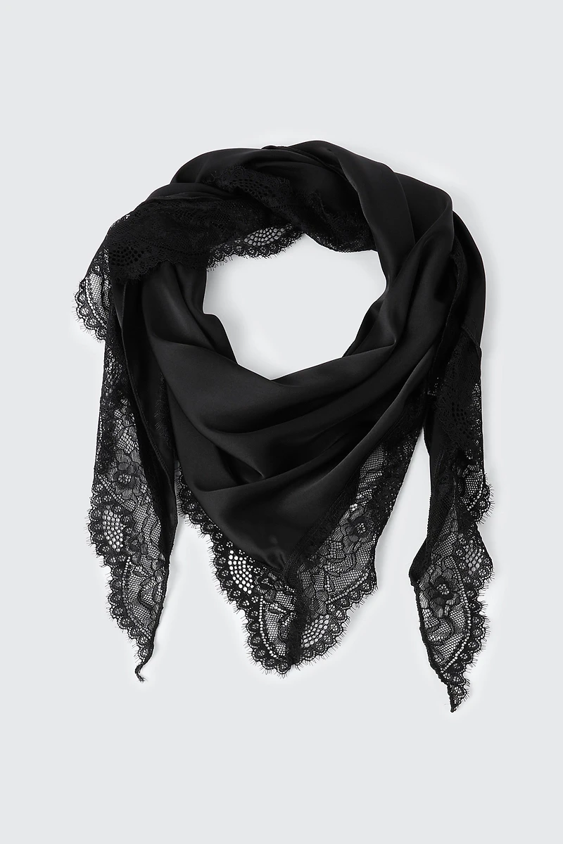Foulard triangulaire satiné à bordure de dentelle