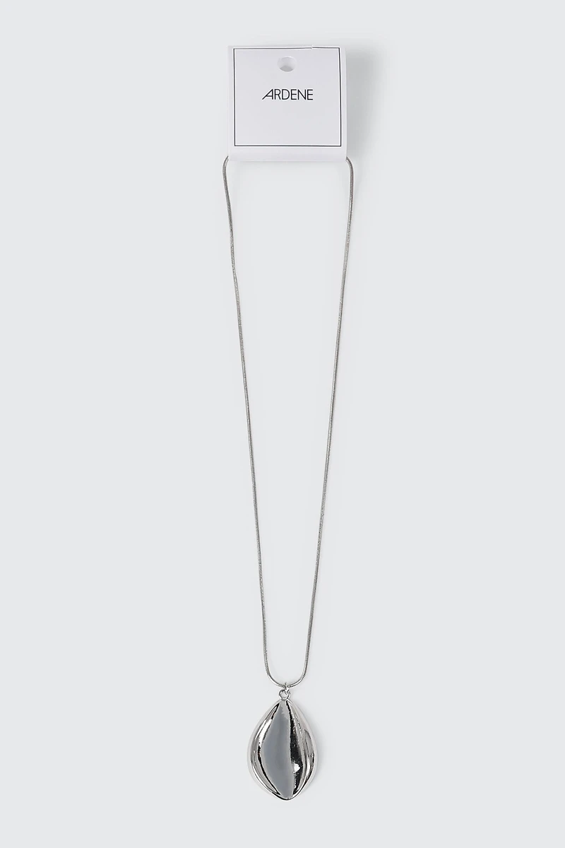 Wavy Pendant Necklace