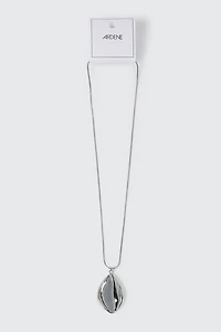 Wavy Pendant Necklace