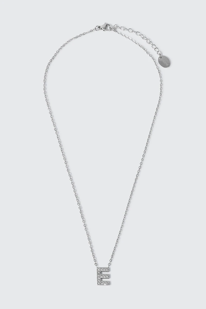 Collier initiale E en acier inoxydable