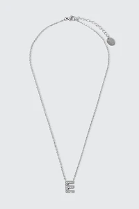 Collier initiale E en acier inoxydable