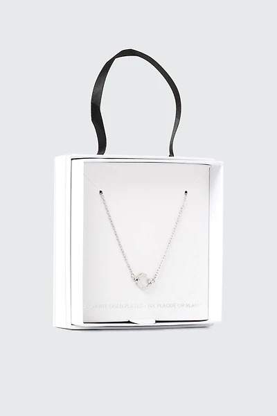 Collier initiale C plaqué or blanc 14K