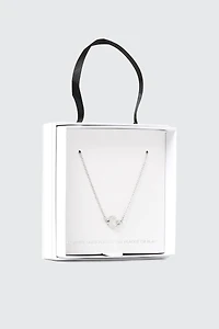 Collier initiale C plaqué or blanc 14K