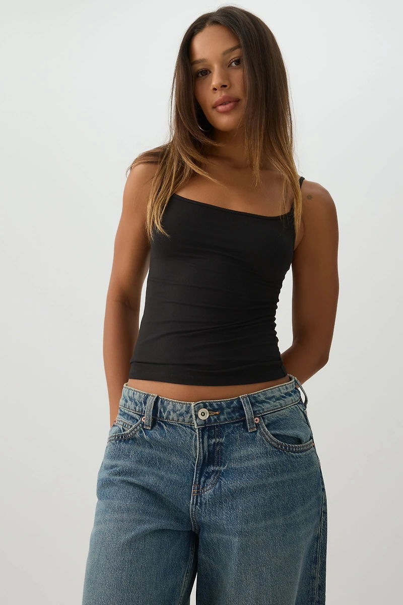 Smoothcore™ Basic Scoop Neck Tank Top