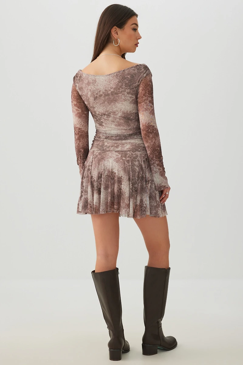 Robe courte asymétrique à épaule dénudées