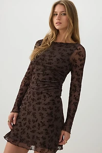 Robe mini en maille florale froncée