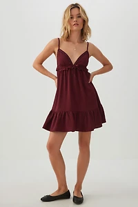 Robe courte fluide à bordure en dentelle et ruban