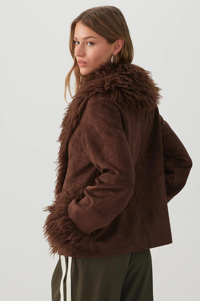 Manteau en faux suède à grand col duveteux