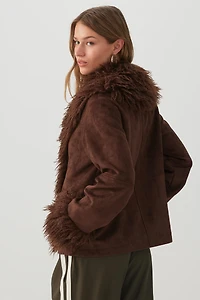 Manteau en faux suède à grand col duveteux