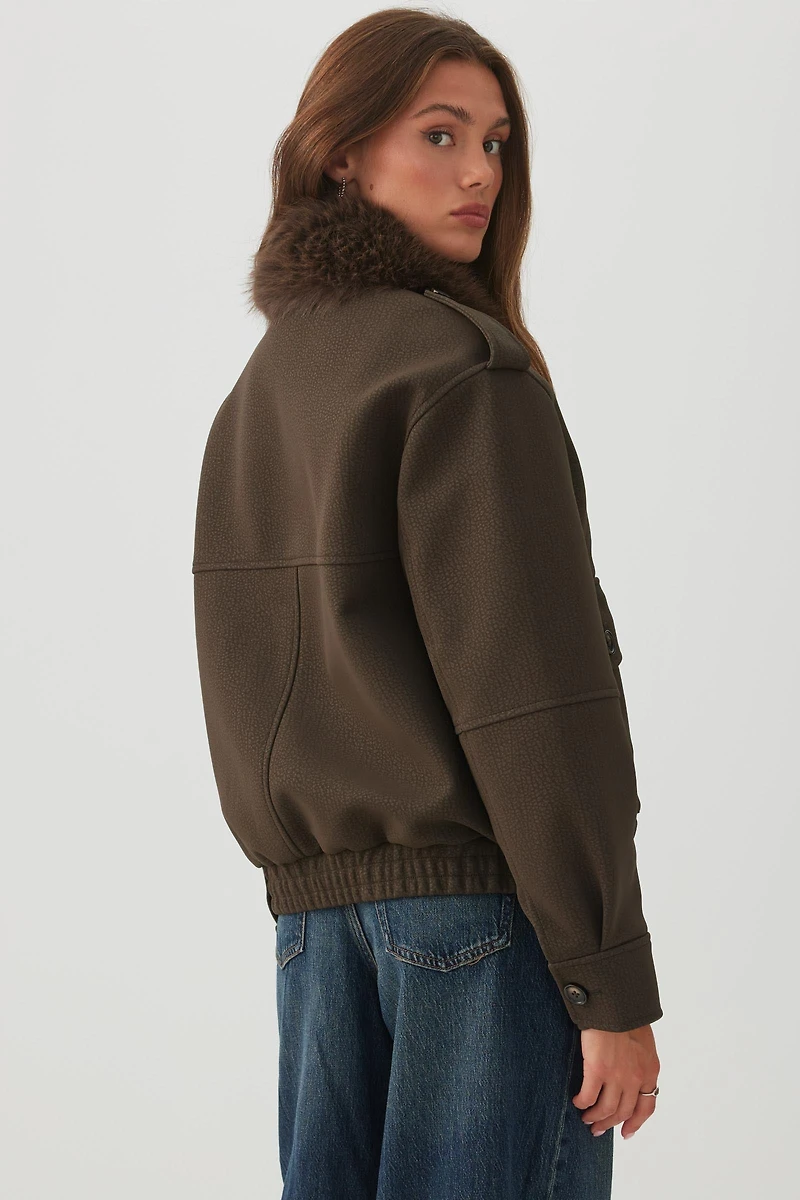 Manteau en faux cuir avec col amovible