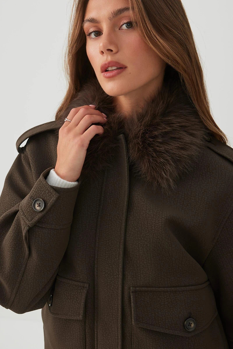 Manteau en faux cuir avec col amovible