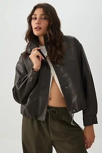 Manteau en faux cuir à col montant