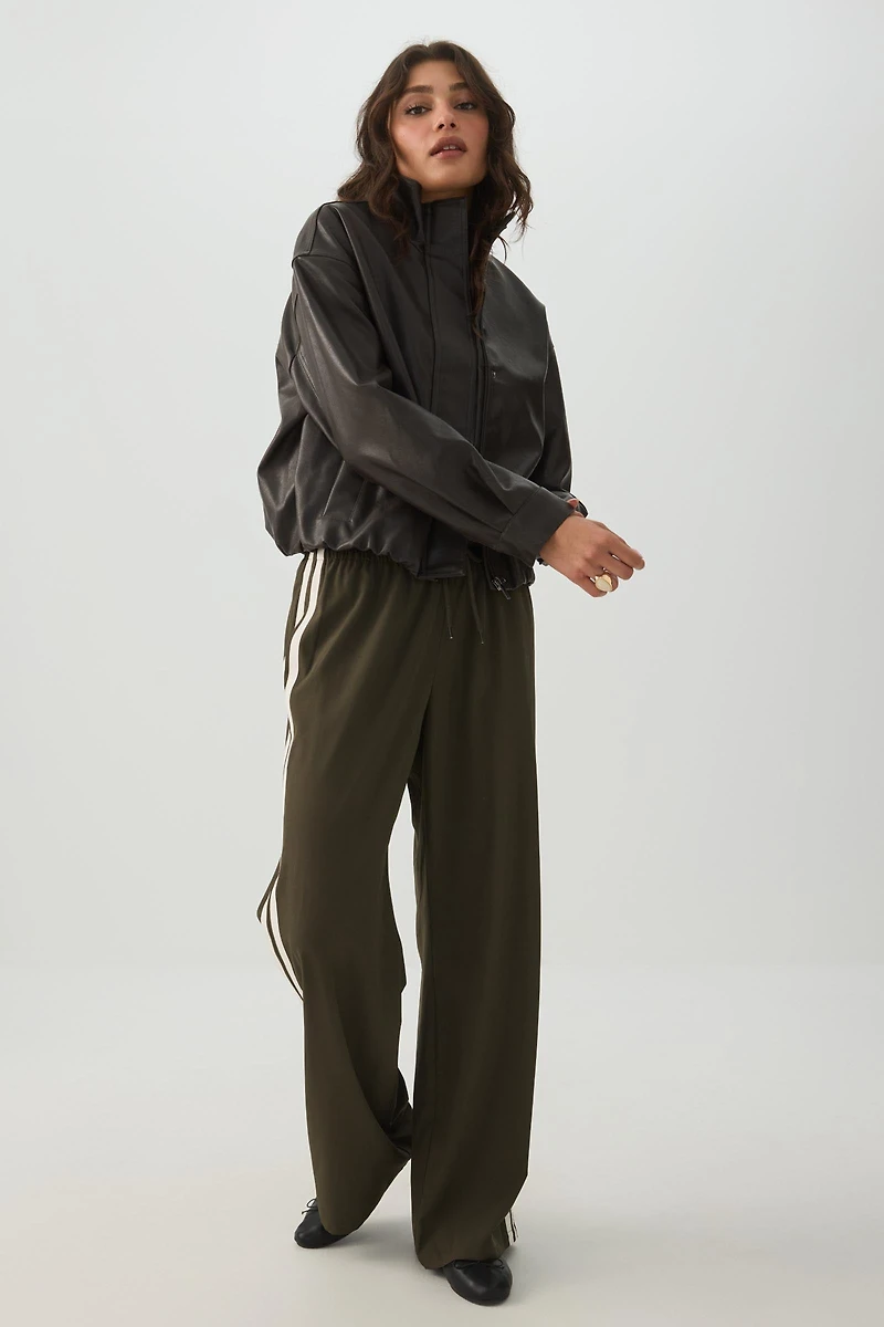Manteau en faux cuir à col montant