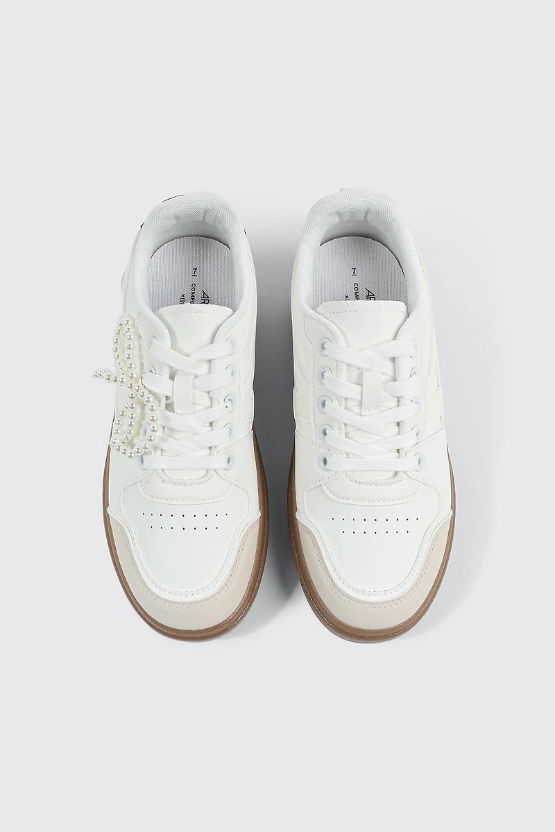 Espadrilles à détail de boucle perlée